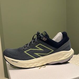 NEVER WORN New Balance Fresh Foam 880 Sneakers